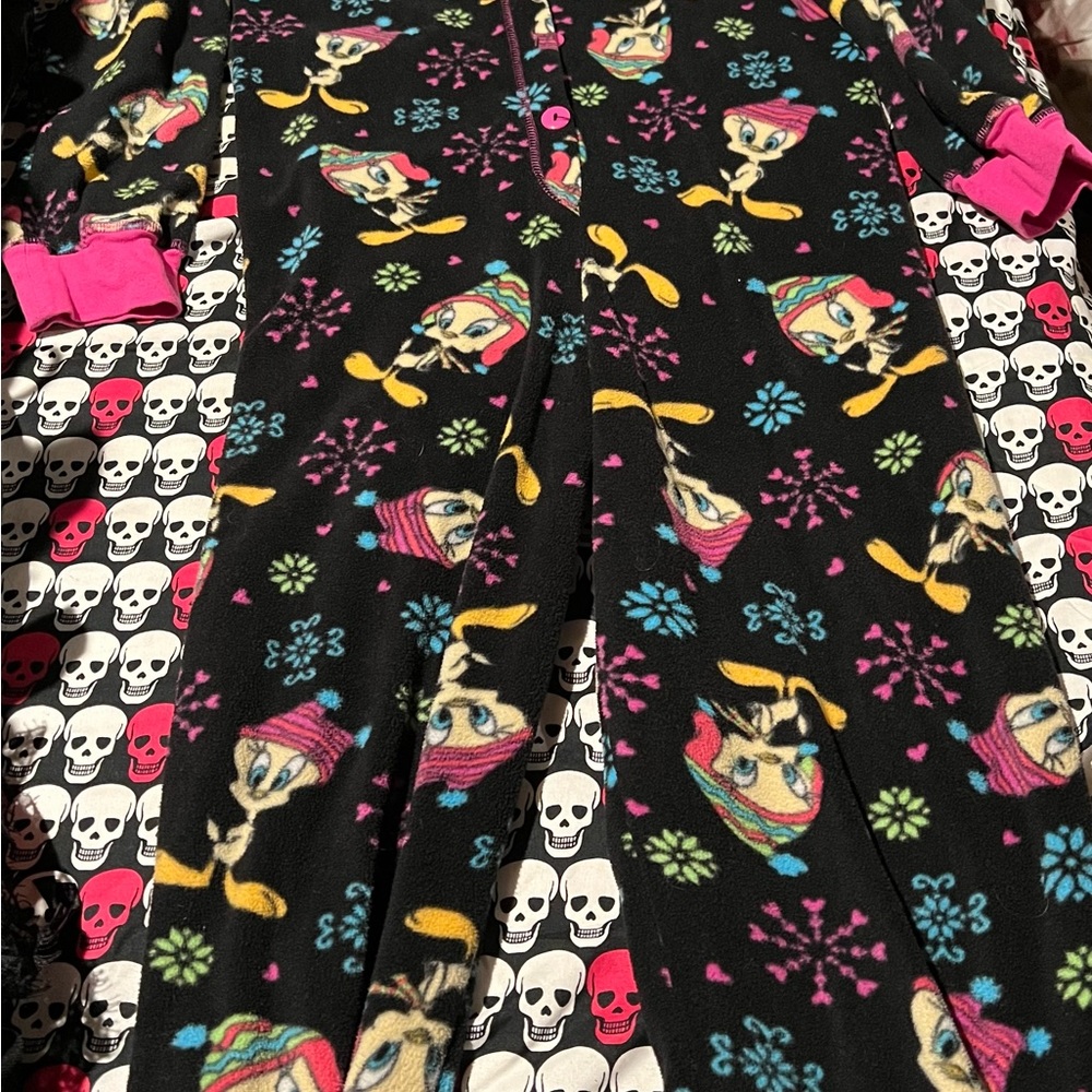 Looney Tunes Tweety Bird women’s footie pajamas size medium/large